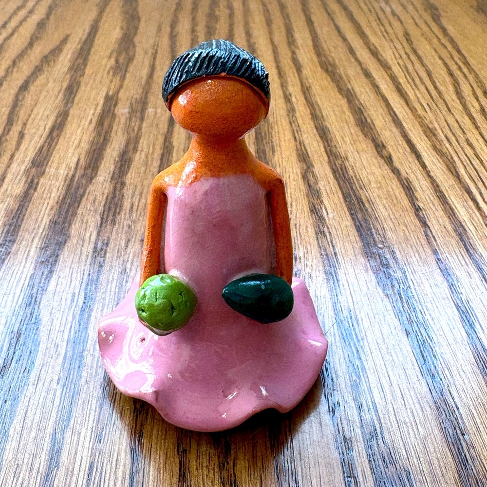 Faceless figurine